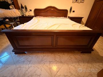 Letto matrimoniale in legno massello