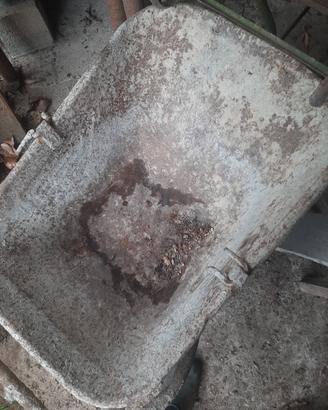 2 cariole per muratori