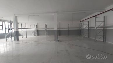 scaffali industriali