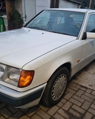 mercedes w124 200E demolita per ricambi 