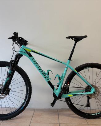 Mountain bike Bianchi Nitron con faro LED