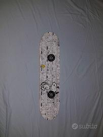 Appendiabiti a forma di skateboard