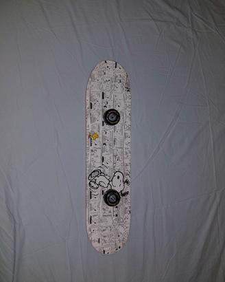 Appendiabiti a forma di skateboard