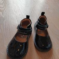 ballerina in vernice nera