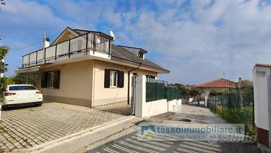 Villa di 300 m² con più di 5 locali a Ortona