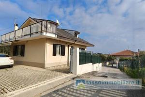Villa di 300 m² con più di 5 locali a Ortona