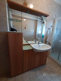 Mobile bagno con illuminazione