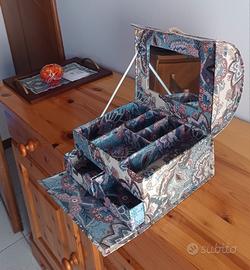 Scatola portatutto vintage foderata in tessuto