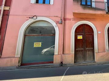 Locale commerciale fronte piazza