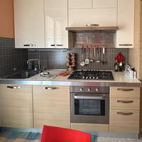 top cucina bordato in alluminio con fornello