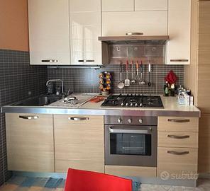 top cucina bordato in alluminio con fornello