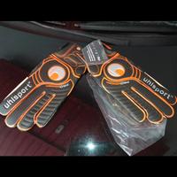 Guanti taglia 10,5 più parastinchi