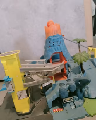 pista macchine vulcano, gioco bambini