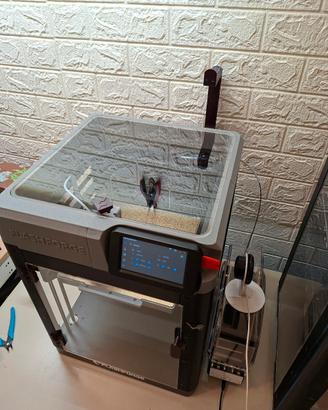 Flashforge AD5M con chiusura originale