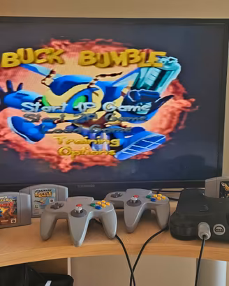 Nintendo 64 + 2 controller  + 4 giochi