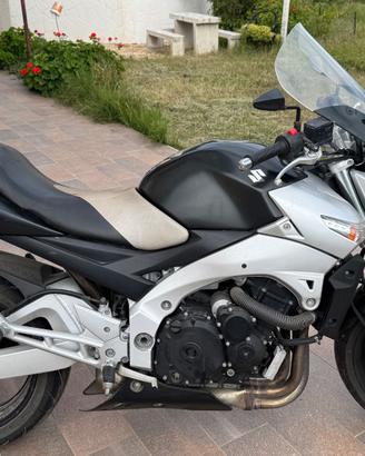 Suzuki GSR 600