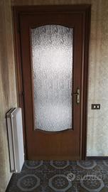 Porta in legno con vetro