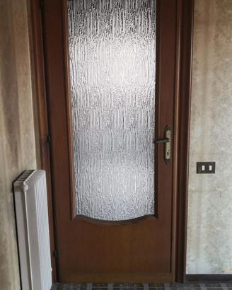 Porta in legno con vetro