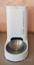 Dispenser automatico crocchette gatto/cane