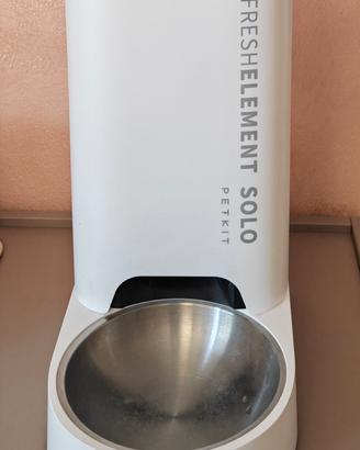 Dispenser automatico crocchette gatto/cane