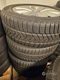 Cerchi lega VW Passat Gomme invernali Pirelli 215 