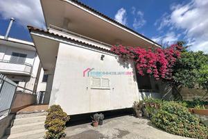 Villa di 265 m² con più di 5 locali e box auto dop