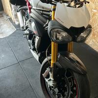 Triumph speed triple R 2016