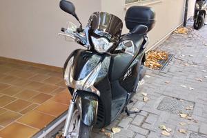 Honda SH 150 ABS in ordine.Nessun lavoro da fare.