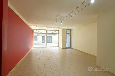 NEGOZIO A MONTICHIARI