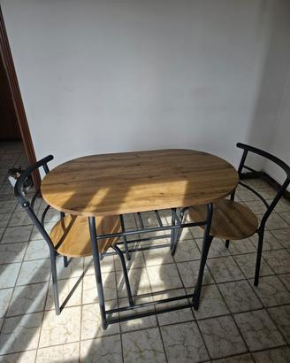 Tavolo ovale con 2 sedie