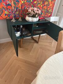 Credenza moderna verde — 2 ante, gambe in legno
