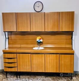 Salvarani 1966 credenza tavolo siedi colonne
