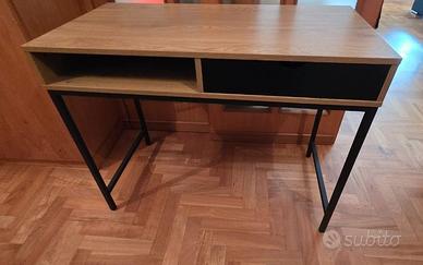 Scrivania JYSK moderna in legno e metallo