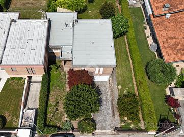 VILLA A SCHIERA A BELFIORE