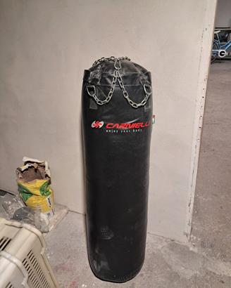 sacco da box e guantoni