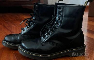 Dr. Martens usate, colore nero lucido