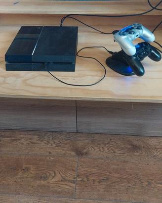 Playstation 4 , 1 Terabyte , 2 controller 