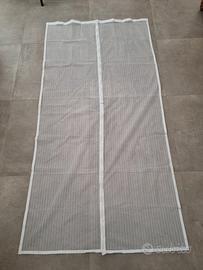 Zanzariera adesiva bianca