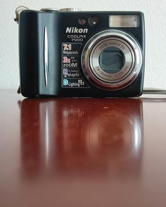 NIKON COOLPIX 7900