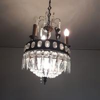 lampadario pendente con vetri e struttura in otton