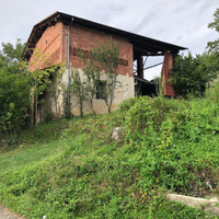 Rustico con terreno circostante