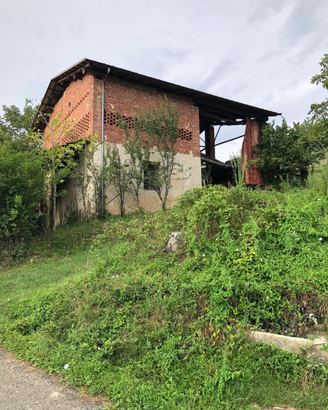 Rustico con terreno circostante