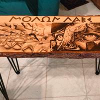 tavolino caffè/salotto in legno. pirografato 