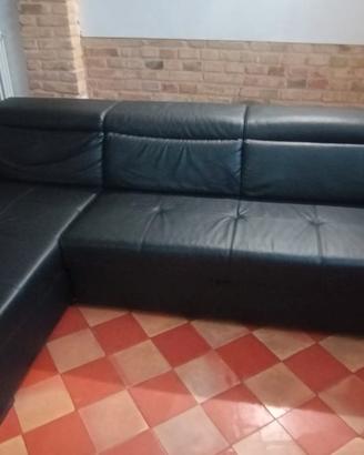 divano nero similpelle estendibile con iisola