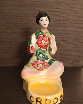 CRODO Geisha seduta - Espositore da Banco