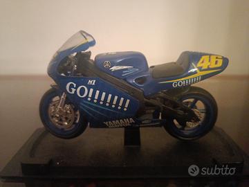 Yamaha YZR-M1 (Guiloy - 2004) Valentino Rossi