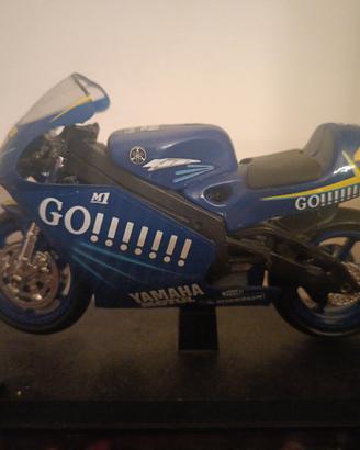 Yamaha YZR-M1 (Guiloy - 2004) Valentino Rossi