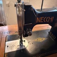 Mobile con Macchina da cucire Necchi