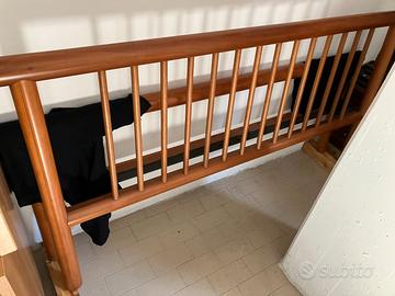 Letto in legno con doghe