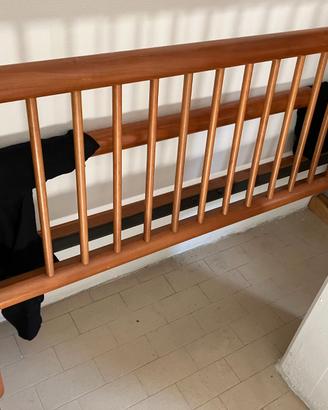 Letto in legno con doghe